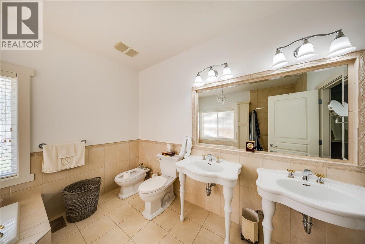 1275 Paquette Drive, Trail, British Columbia  V1R 4W2 - Photo 35 - 10402229