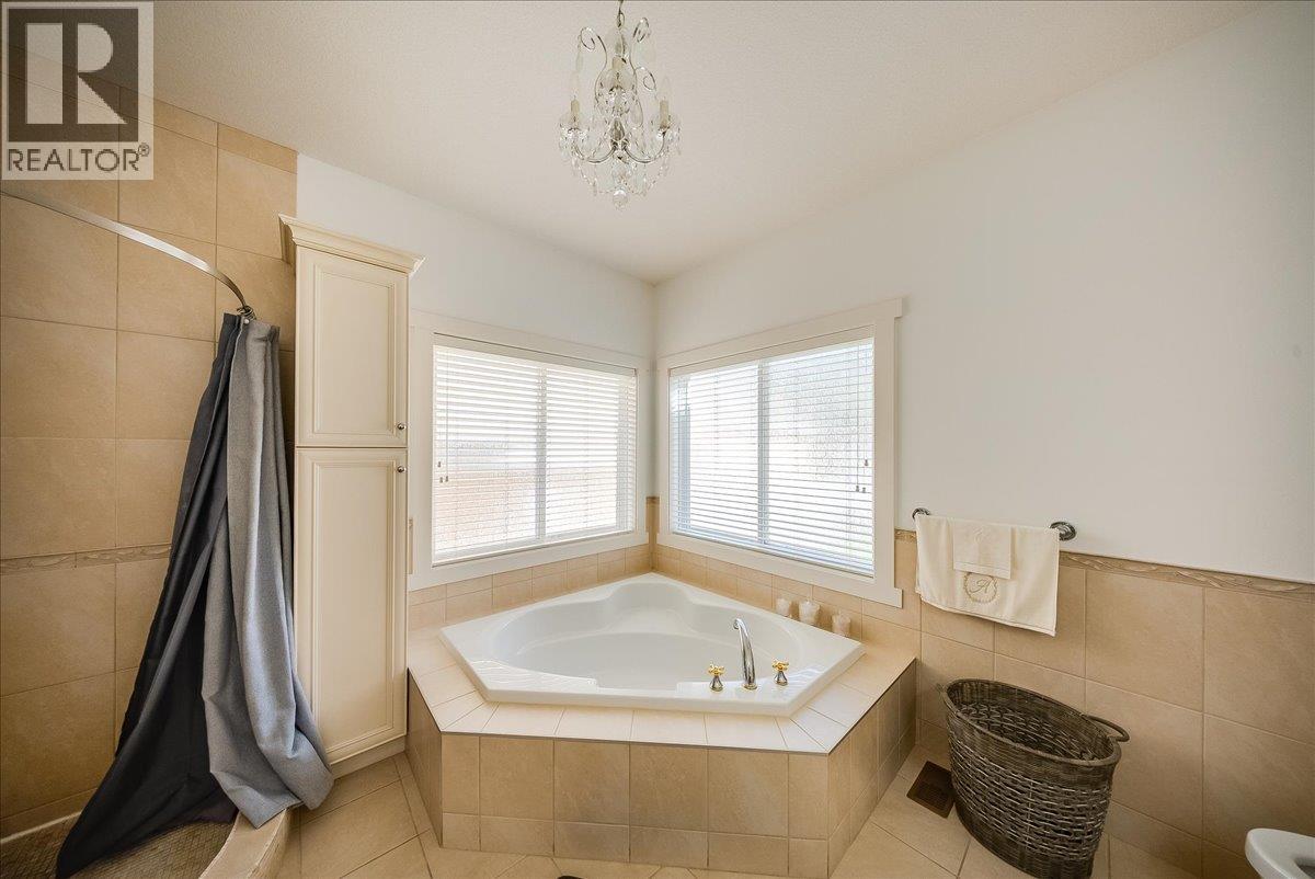 1275 Paquette Drive, Trail, British Columbia  V1R 4W2 - Photo 37 - 10402229