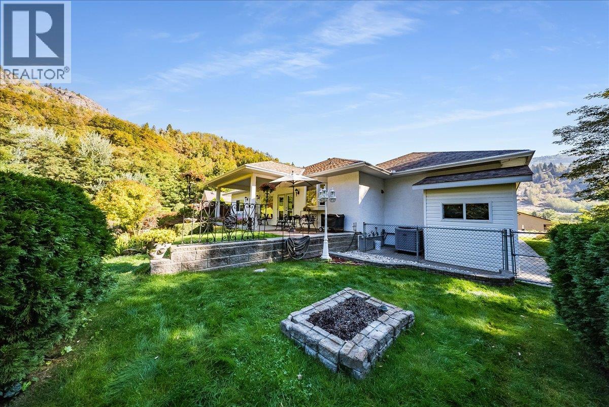 1275 Paquette Drive, Trail, British Columbia  V1R 4W2 - Photo 5 - 10402229
