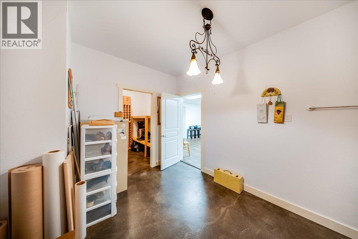 1275 Paquette Drive, Trail, British Columbia  V1R 4W2 - Photo 51 - 10402229