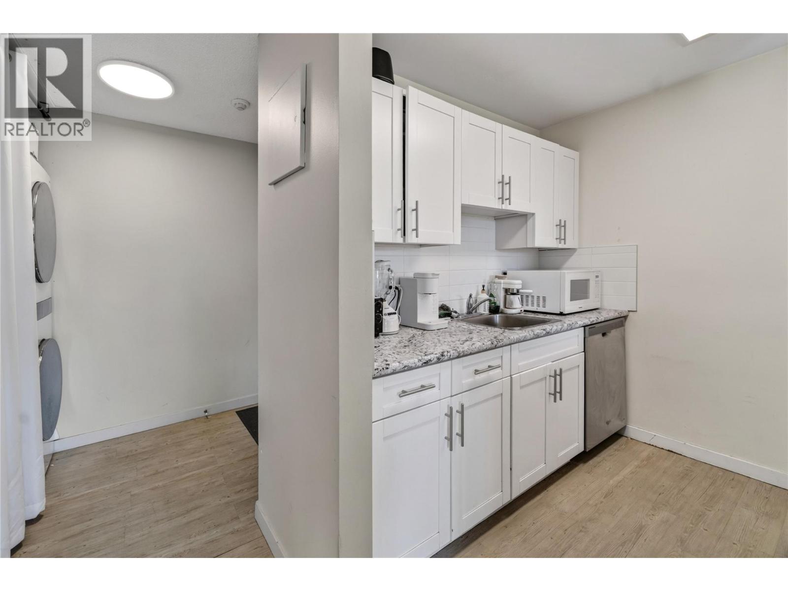 737 Leon Avenue Unit# 1007, Kelowna, British Columbia  V1Y 6L7 - Photo 4 - 10402294