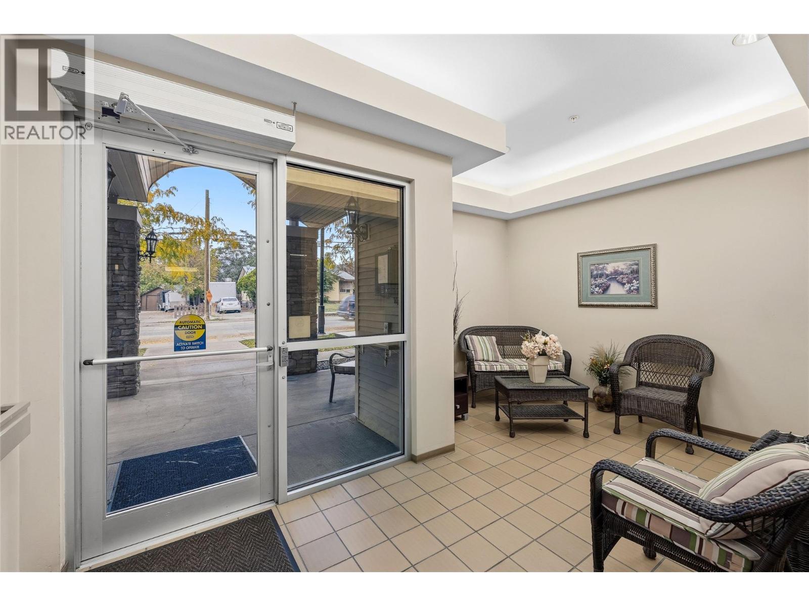 250 Dougall Road N Unit# 208, Kelowna, British Columbia  V1X 3K5 - Photo 3 - 10402145