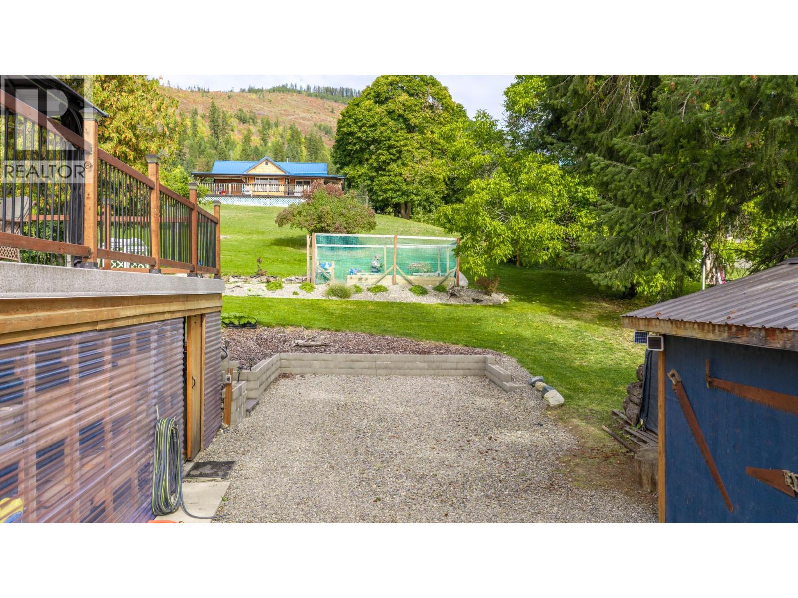 960 Monrose Road, Wynndel, British Columbia  V0B 2N2 - Photo 36 - 10401606