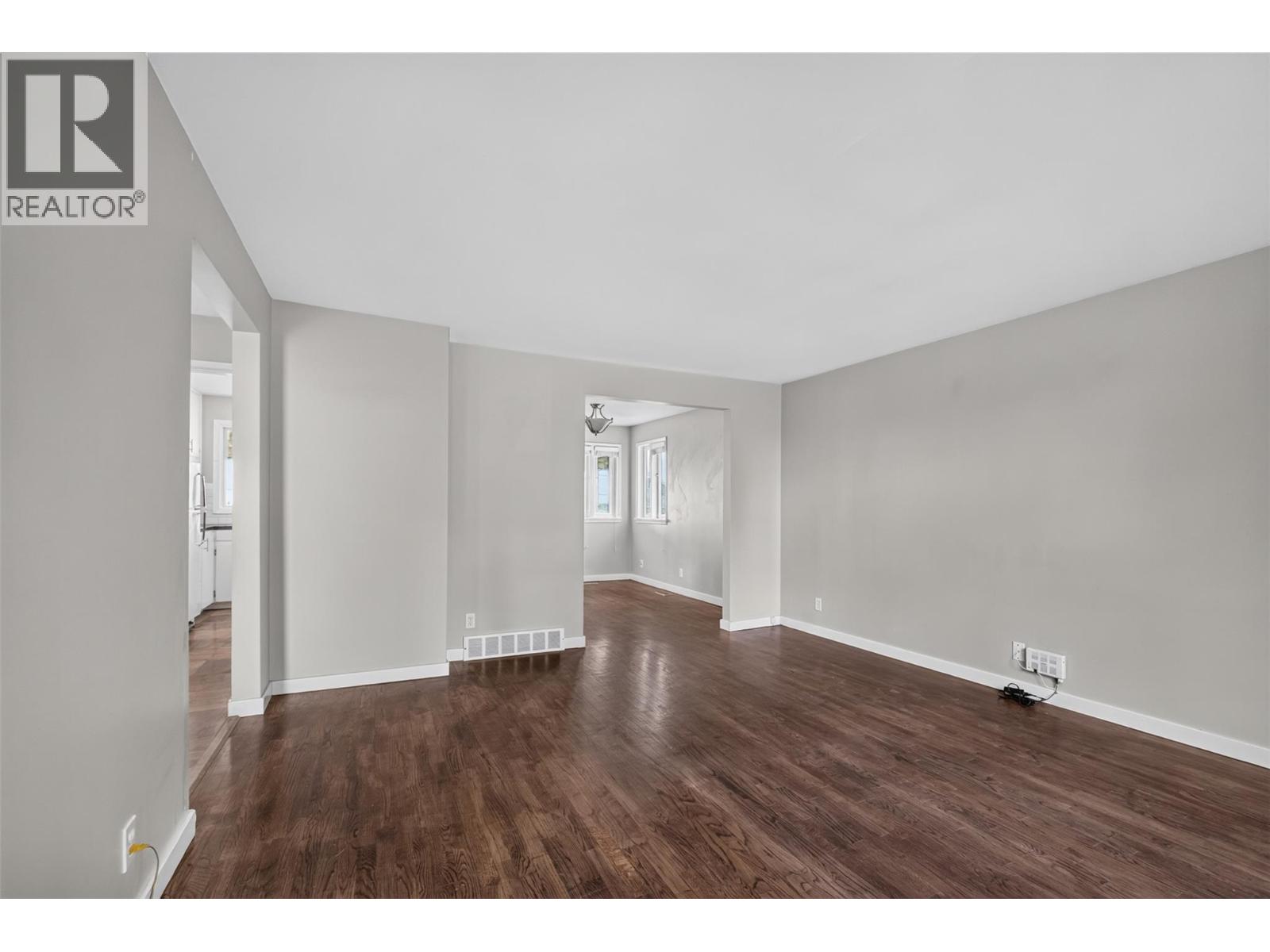 3302 Pleasant Valley Road, Vernon, British Columbia  V1T 4L5 - Photo 10 - 10401871