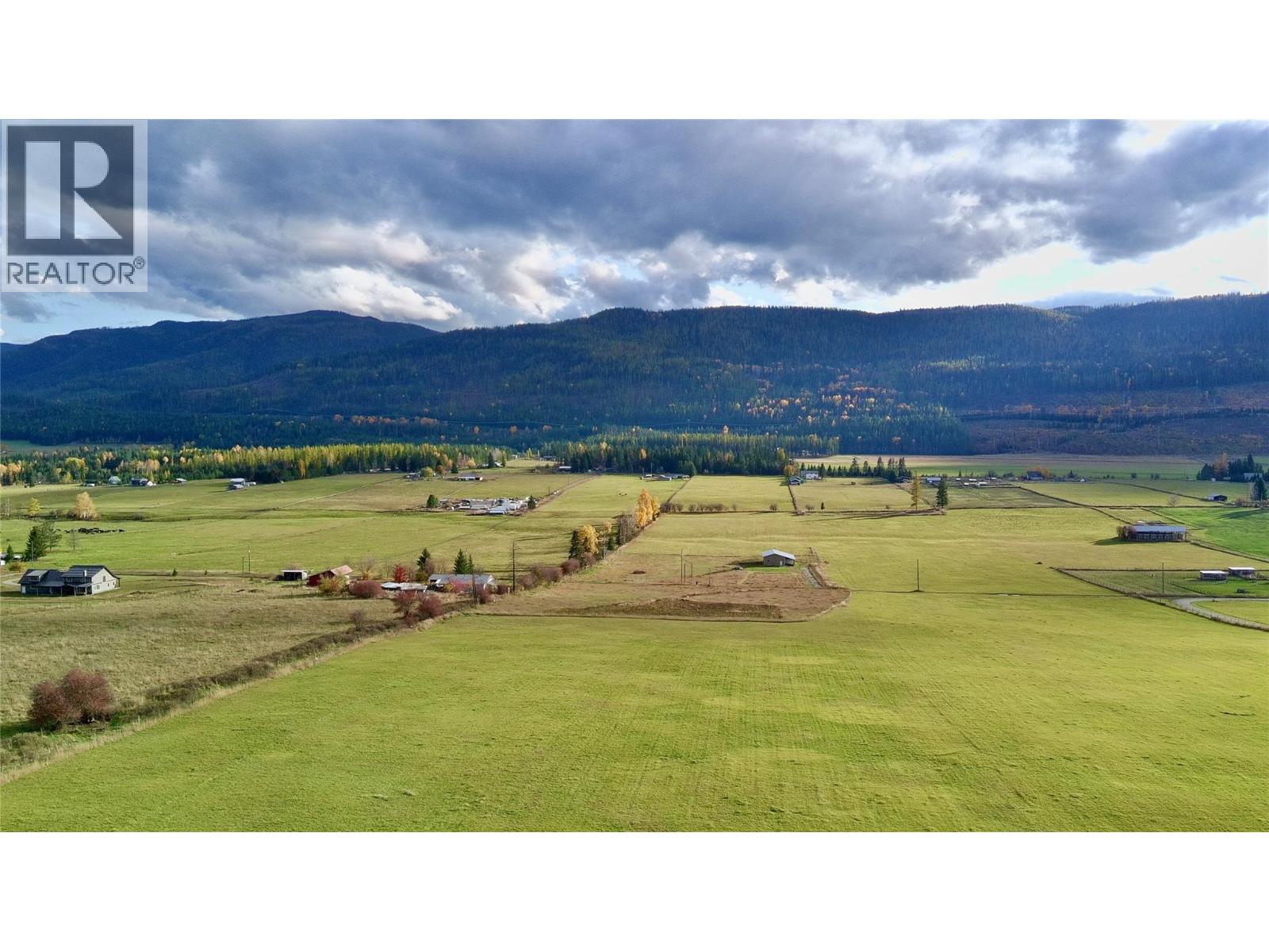 180 Mitchell Road, Cherryville, British Columbia  V0E 2G3 - Photo 3 - 10402403