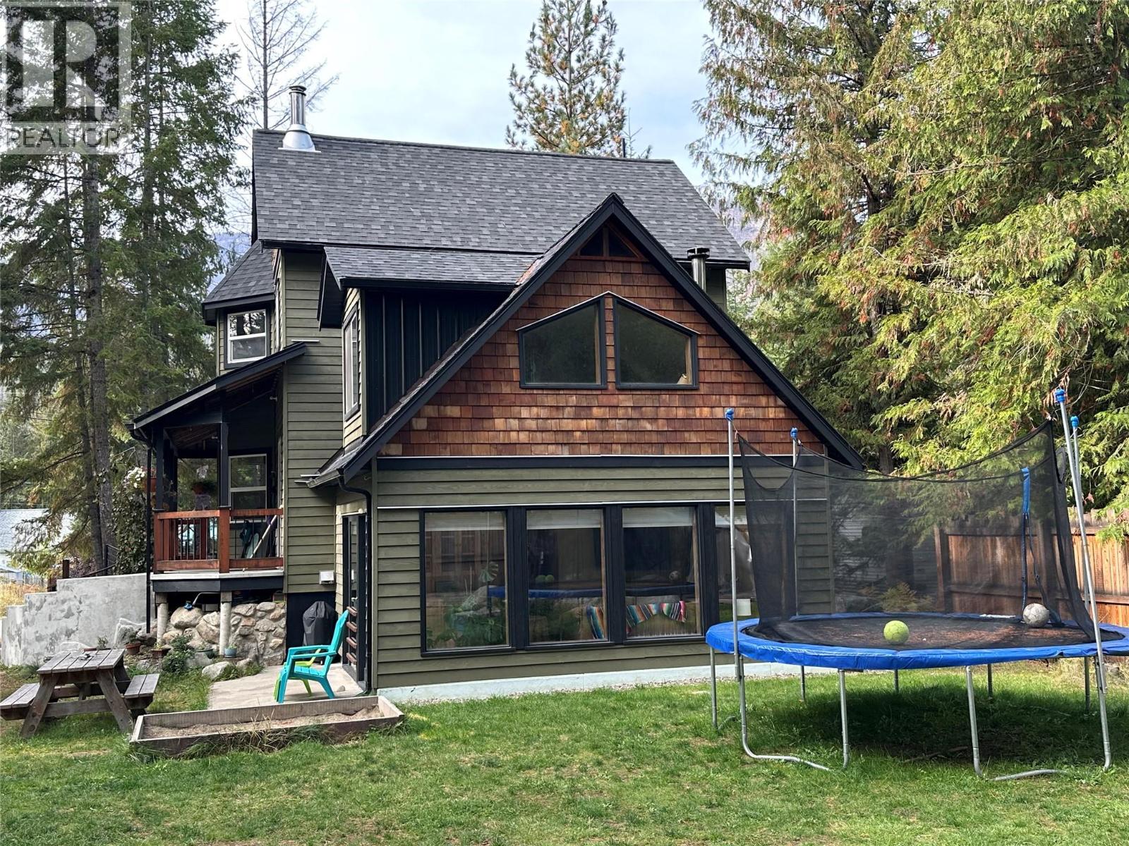1112 Hume Street, Slocan, British Columbia  V0G 2C0 - Photo 1 - 10402435