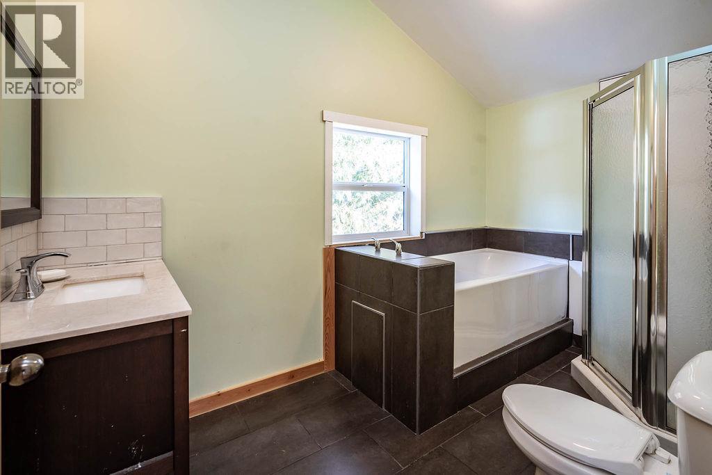 1112 Hume Street, Slocan, British Columbia  V0G 2C0 - Photo 35 - 10402435