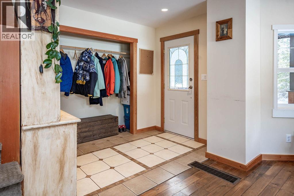 1112 Hume Street, Slocan, British Columbia  V0G 2C0 - Photo 8 - 10402435