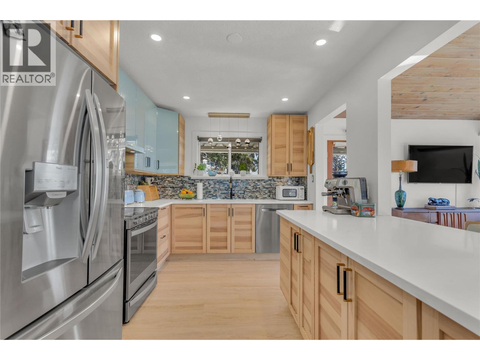3991 Desert Pines Avenue, Peachland, British Columbia  V0H 1X2 - Photo 2 - 10402199