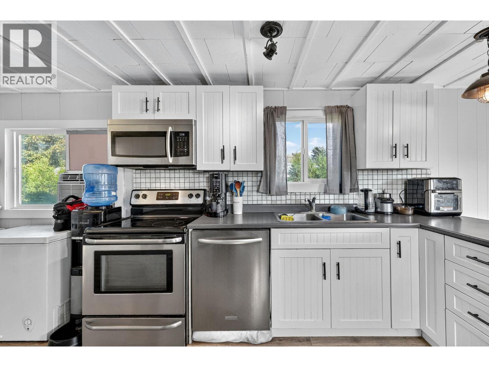 8945 Hwy 97n Highway Unit# 34, Kelowna, British Columbia  V4V 1E8 - Photo 2 - 10402410