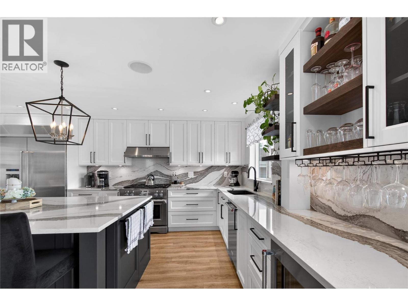 1070 Maccleave Avenue, Penticton, British Columbia  V2A 3C6 - Photo 3 - 10402386