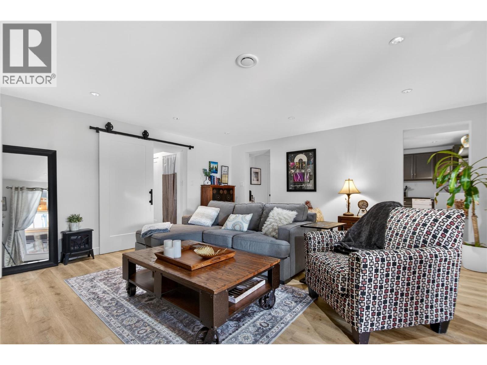 1070 Maccleave Avenue, Penticton, British Columbia  V2A 3C6 - Photo 32 - 10402386