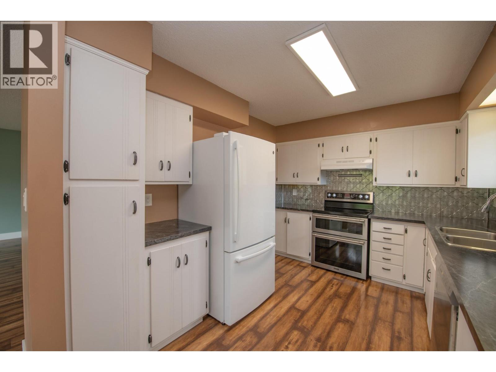 2855 Burns Avenue, Armstrong, British Columbia  V0E 1B1 - Photo 3 - 10402122