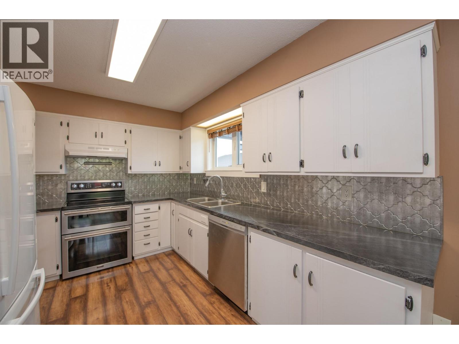 2855 Burns Avenue, Armstrong, British Columbia  V0E 1B1 - Photo 4 - 10402122