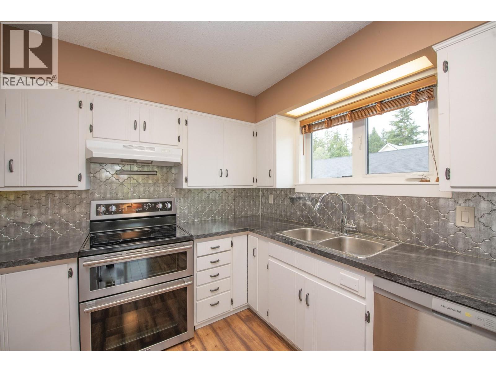 2855 Burns Avenue, Armstrong, British Columbia  V0E 1B1 - Photo 5 - 10402122
