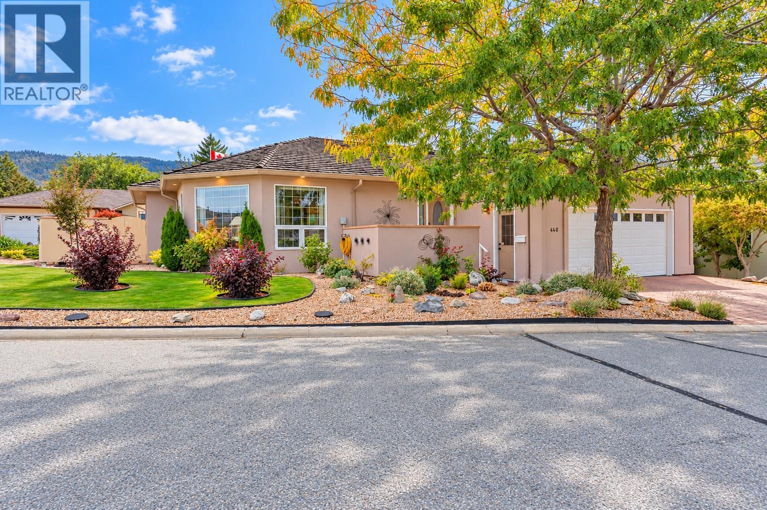 440 Ridge Place, Penticton, British Columbia  V2A 8N7 - Photo 2 - 10402314