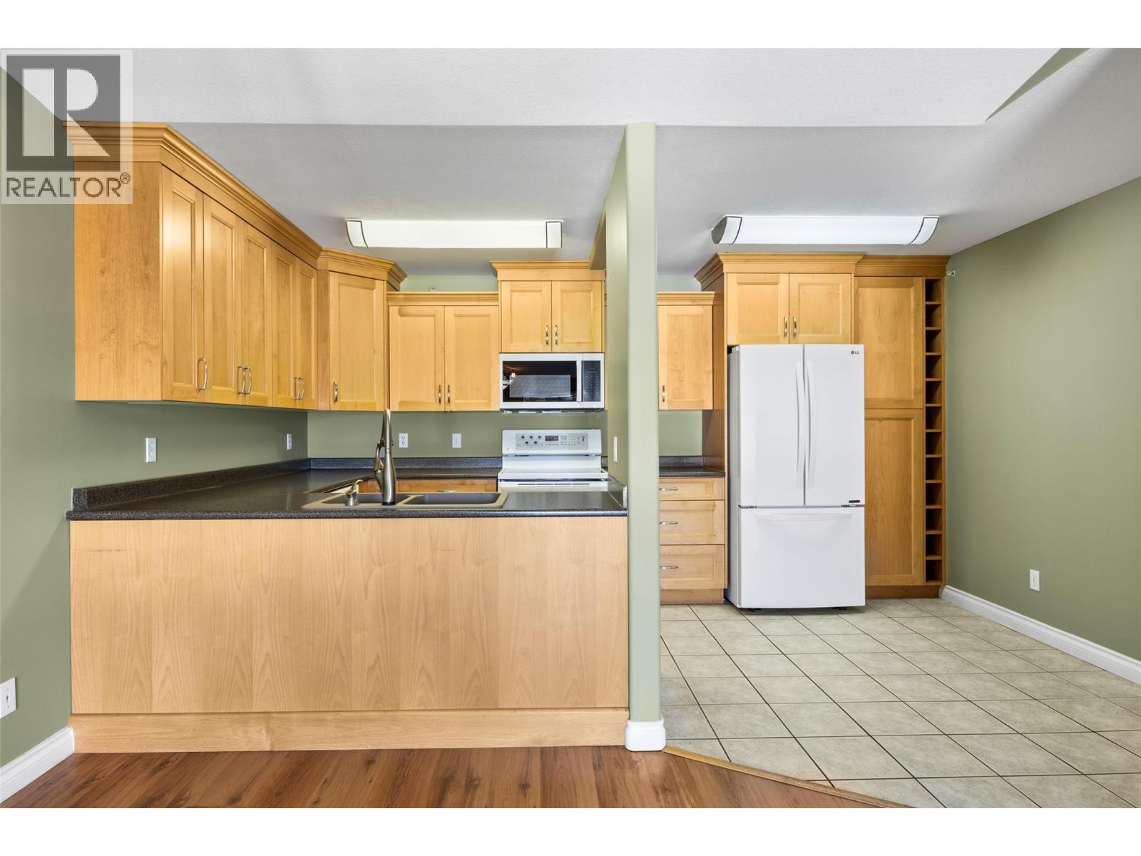 683 Victoria Street Unit# 407, Kamloops, British Columbia  V2C 2B3 - Photo 2 - 10402359