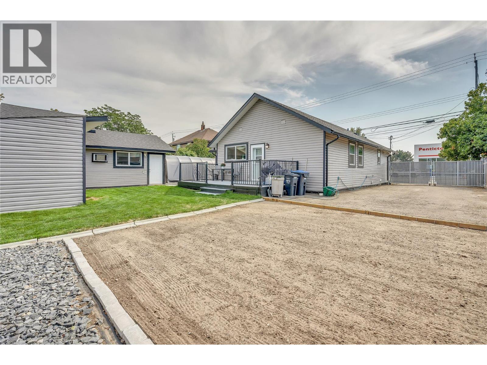 507 Duncan Avenue W, Penticton, British Columbia  V2A 2V8 - Photo 1 - 10402094