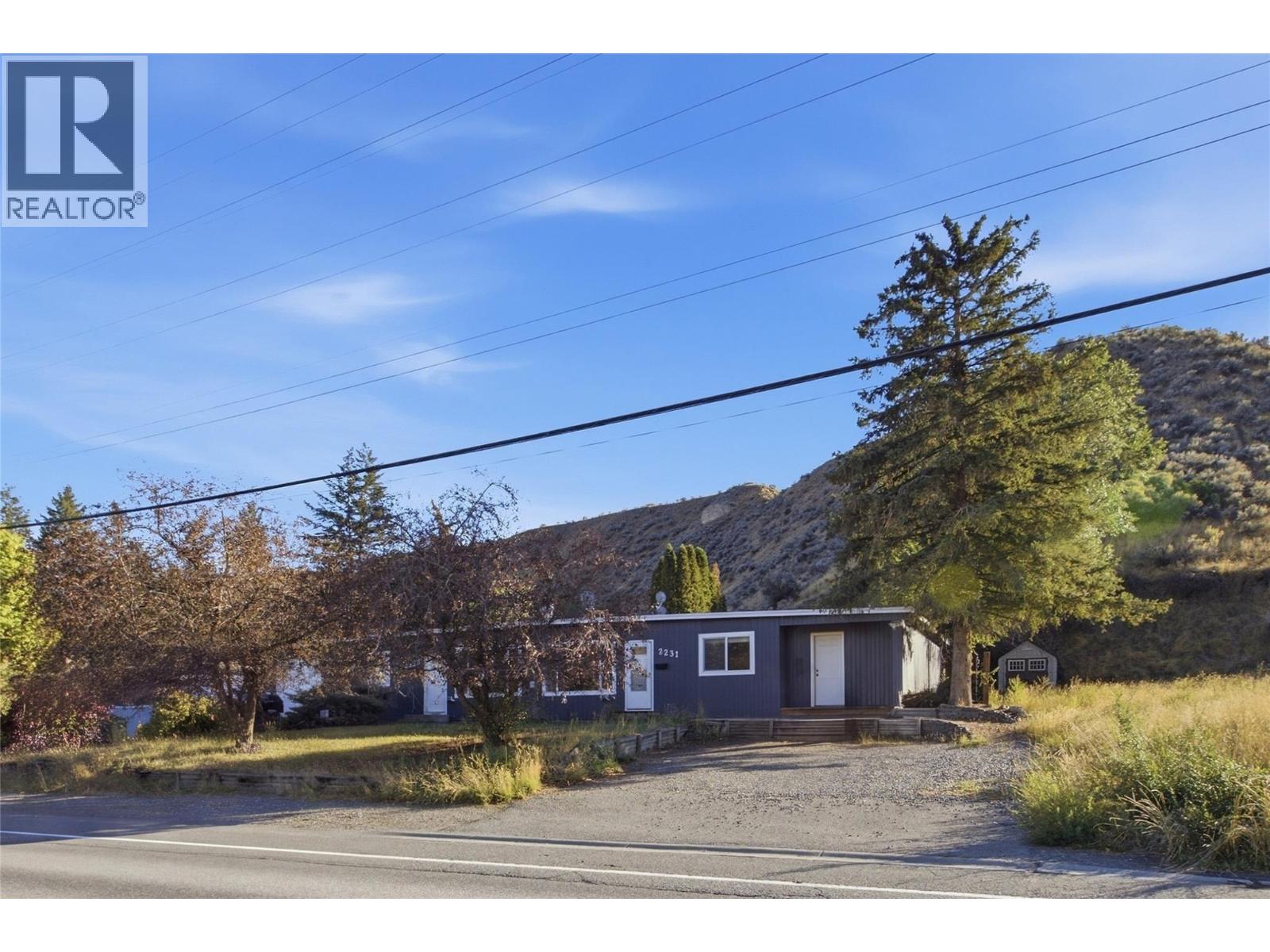 2231/2233 Valleyview Drive, Kamloops, British Columbia  V2C 4C8 - Photo 1 - 10402451