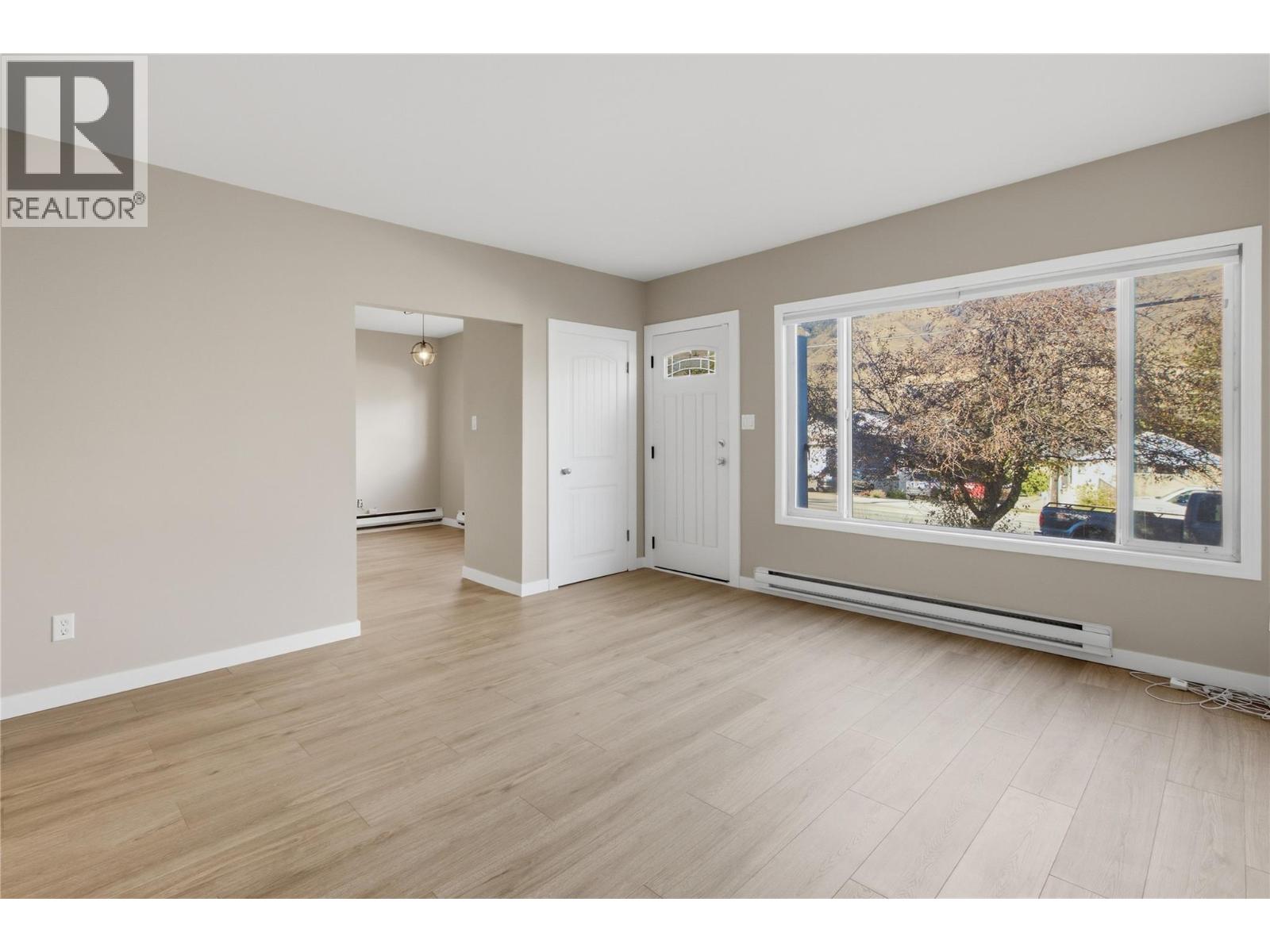 2231/2233 Valleyview Drive, Kamloops, British Columbia  V2C 4C8 - Photo 2 - 10402451