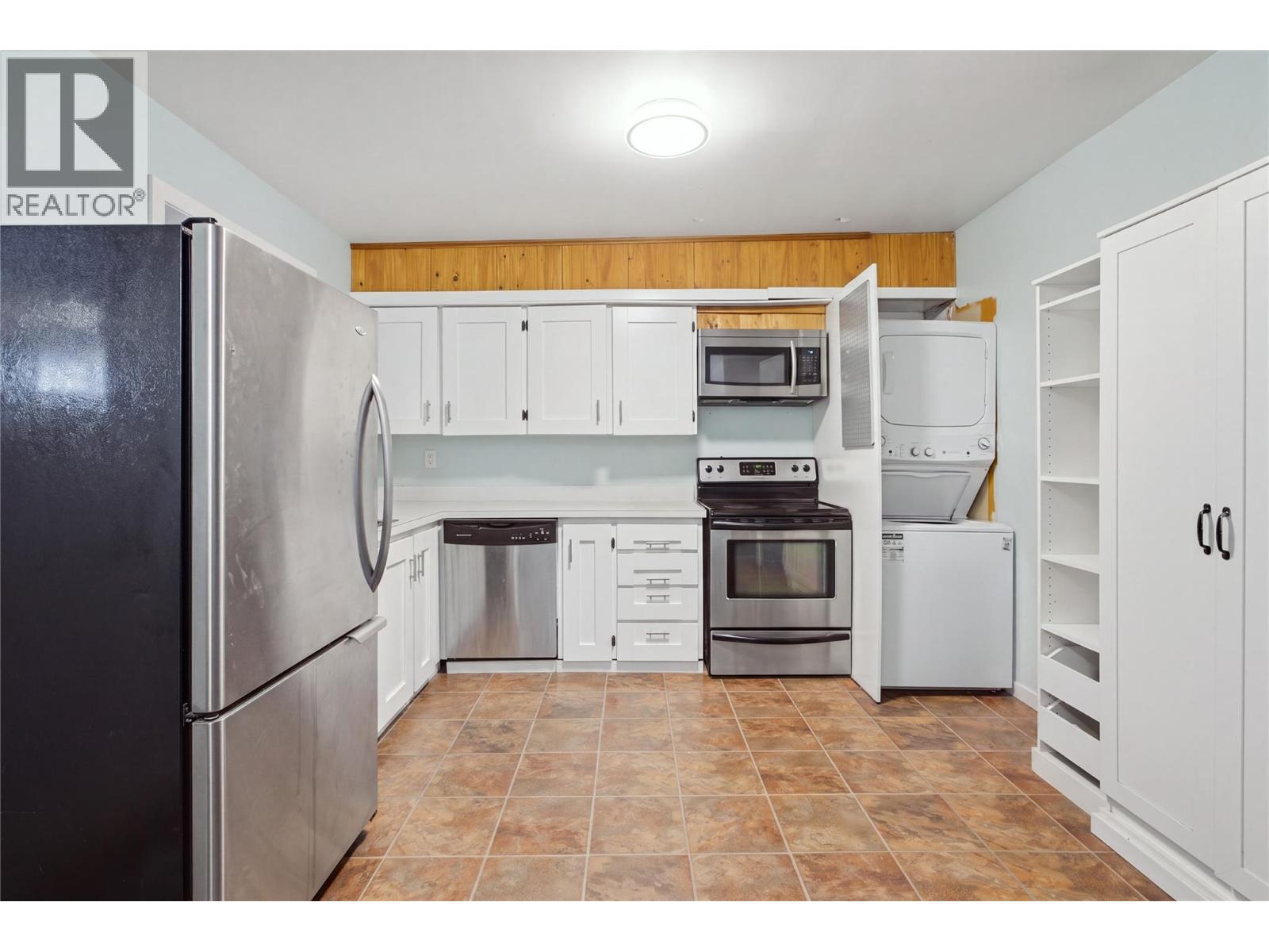 2231/2233 Valleyview Drive, Kamloops, British Columbia  V2C 4C8 - Photo 28 - 10402451