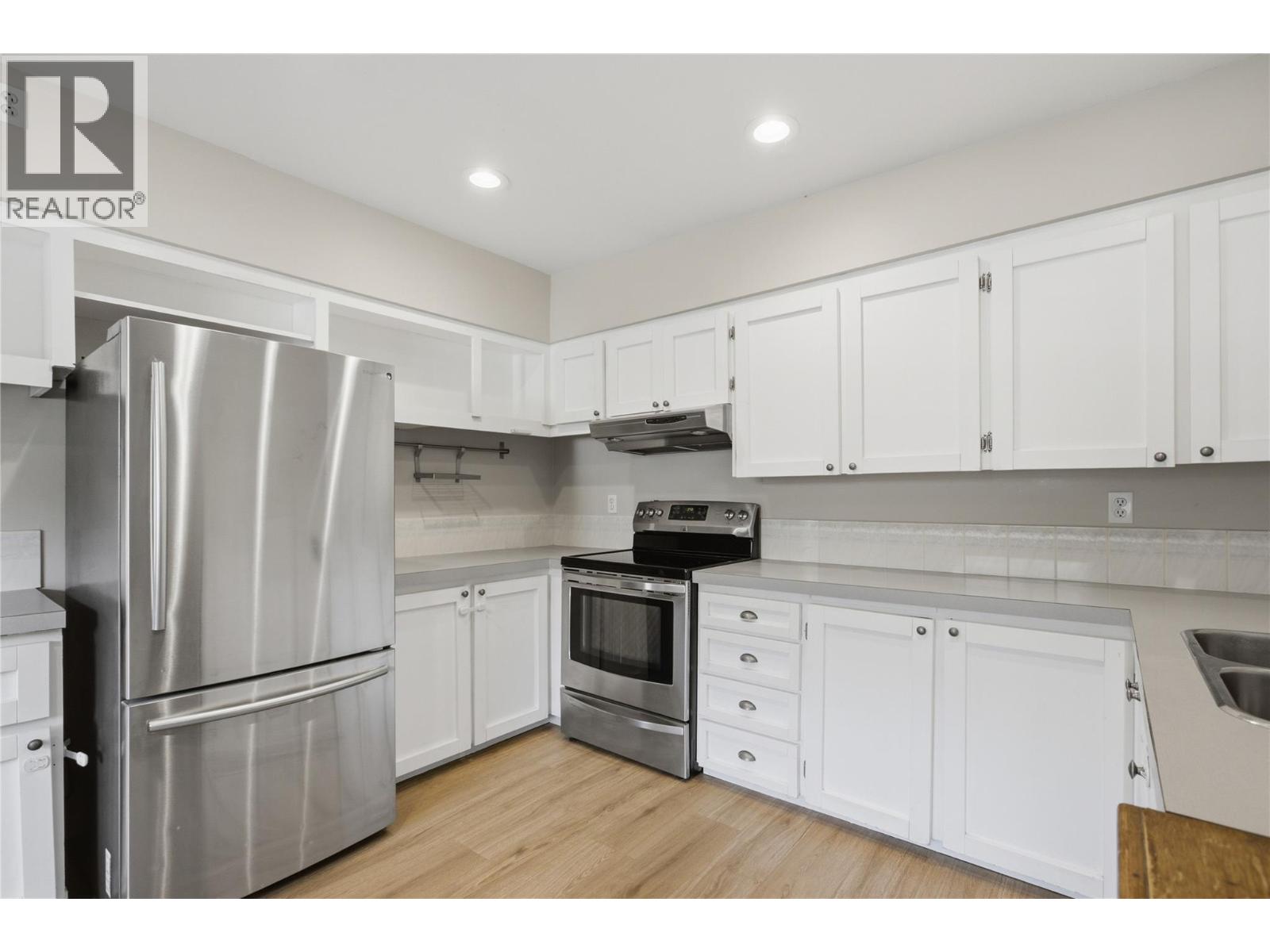 2231/2233 Valleyview Drive, Kamloops, British Columbia  V2C 4C8 - Photo 5 - 10402451