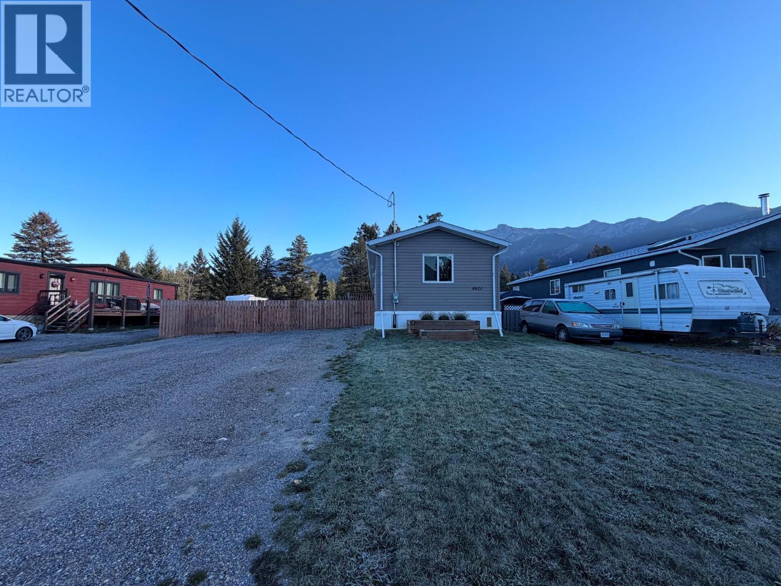 4821 Crescentwood Drive, Edgewater, British Columbia  V0A 1E0 - Photo 1 - 10402405