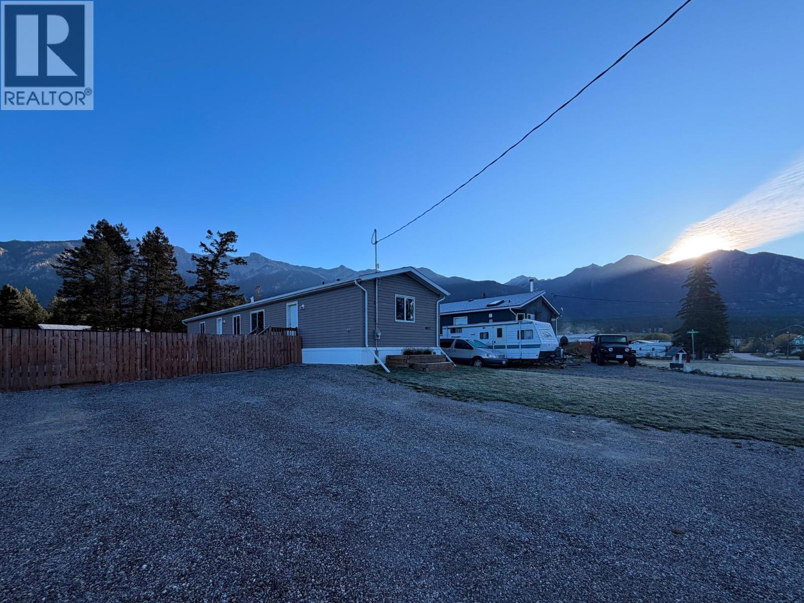 4821 Crescentwood Drive, Edgewater, British Columbia  V0A 1E0 - Photo 3 - 10402405