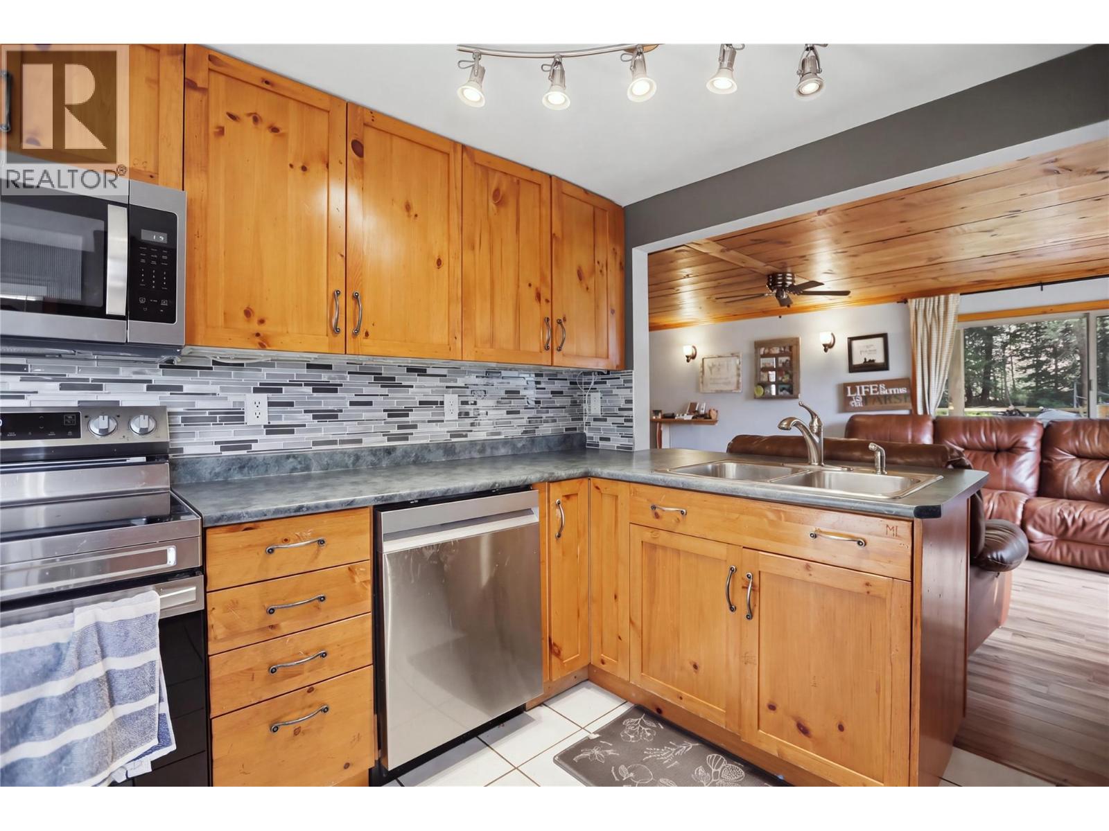 2321 Peterson Road, Merritt, British Columbia  V1K 1B8 - Photo 24 - 10402044