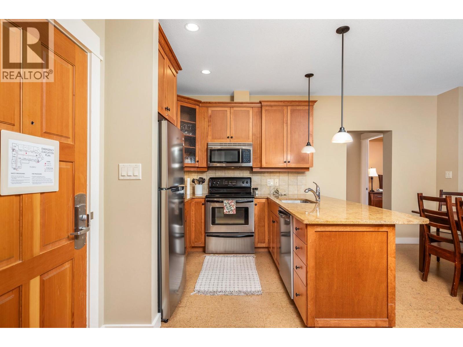 170 Silver Lode Lane Lane Unit# 304, Silver Star, British Columbia  V1B 3M1 - Photo 4 - 10401720