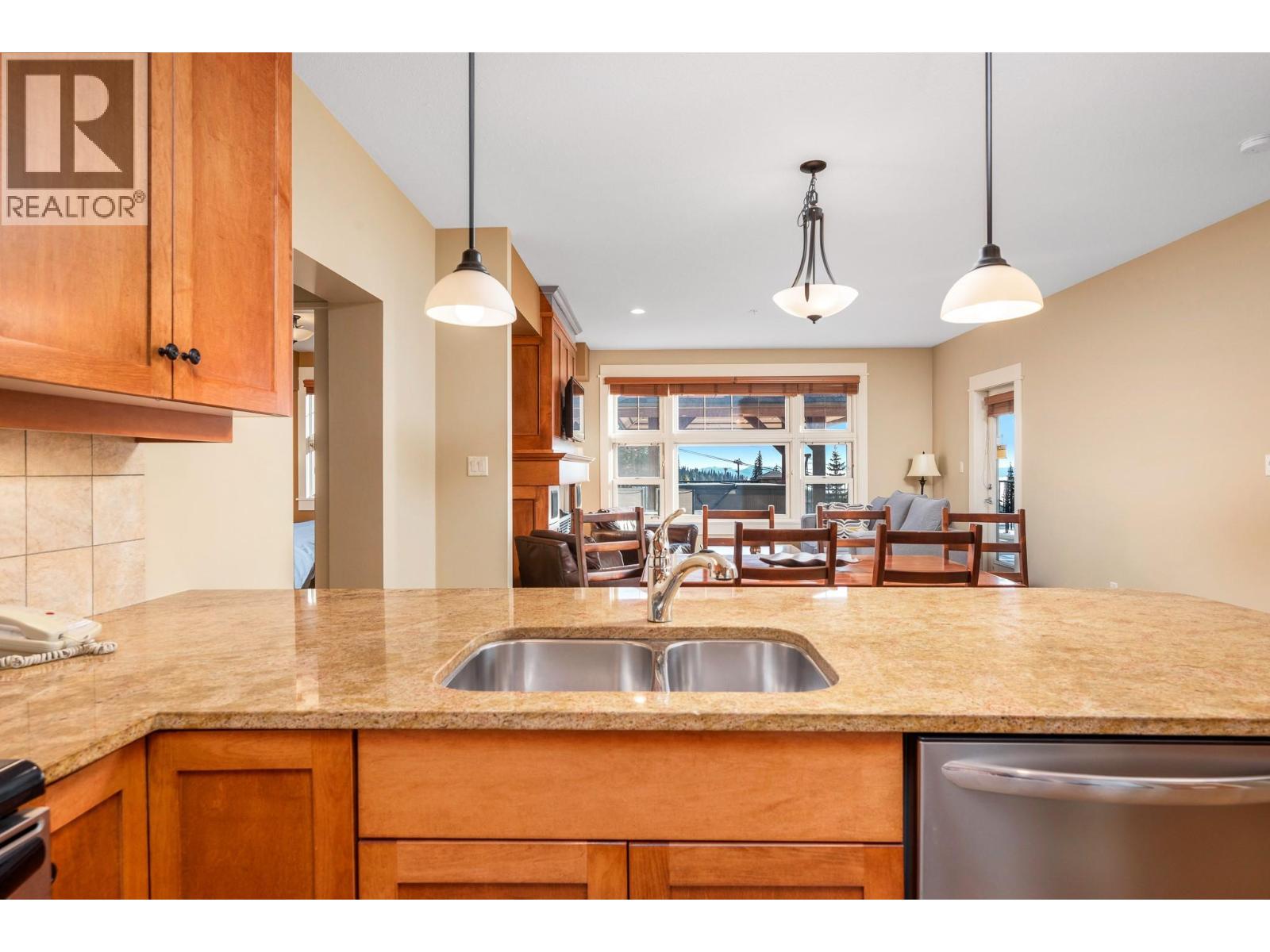 170 Silver Lode Lane Lane Unit# 304, Silver Star, British Columbia  V1B 3M1 - Photo 5 - 10401720