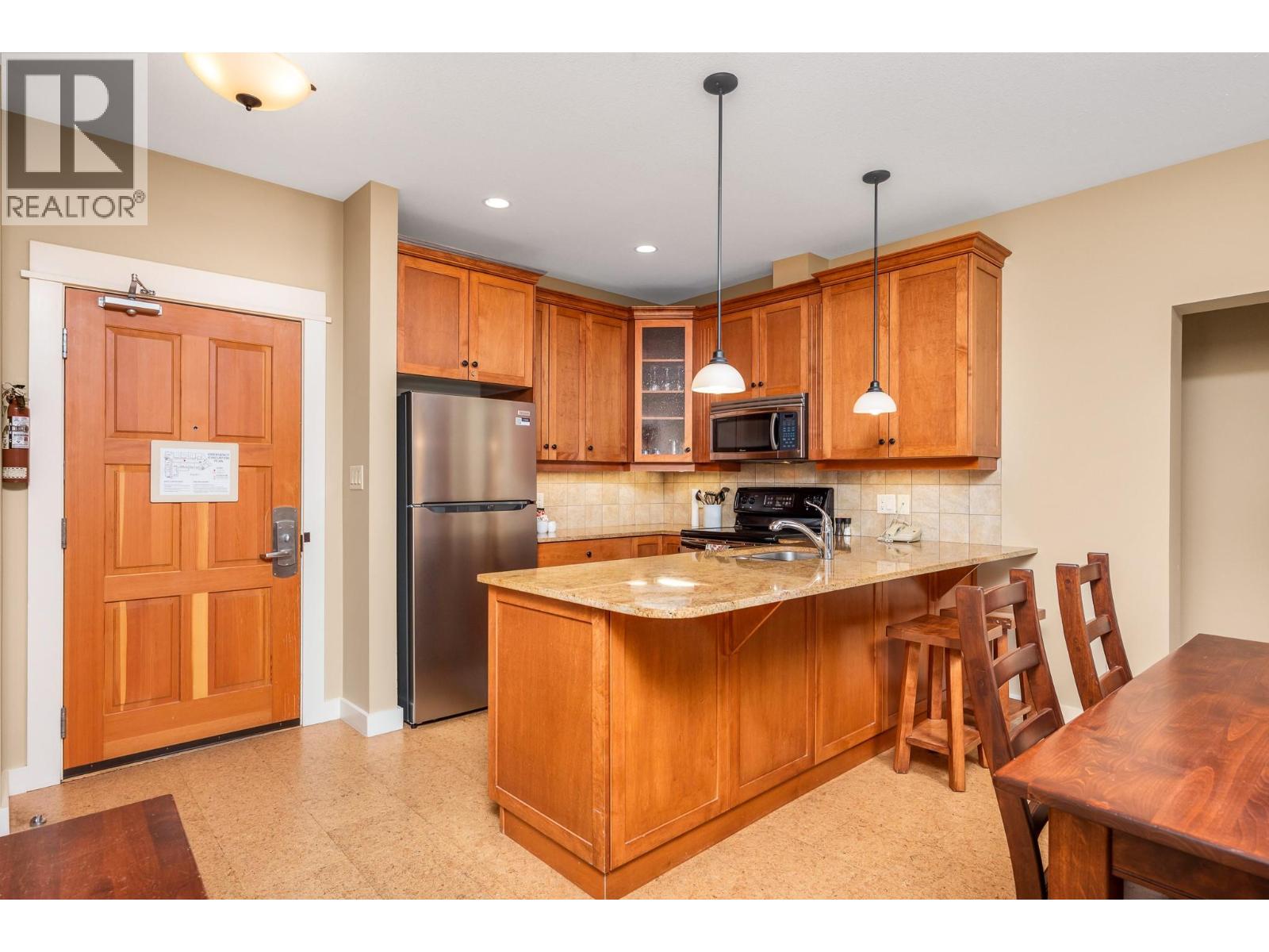 170 Silver Lode Lane Lane Unit# 304, Silver Star, British Columbia  V1B 3M1 - Photo 6 - 10401720