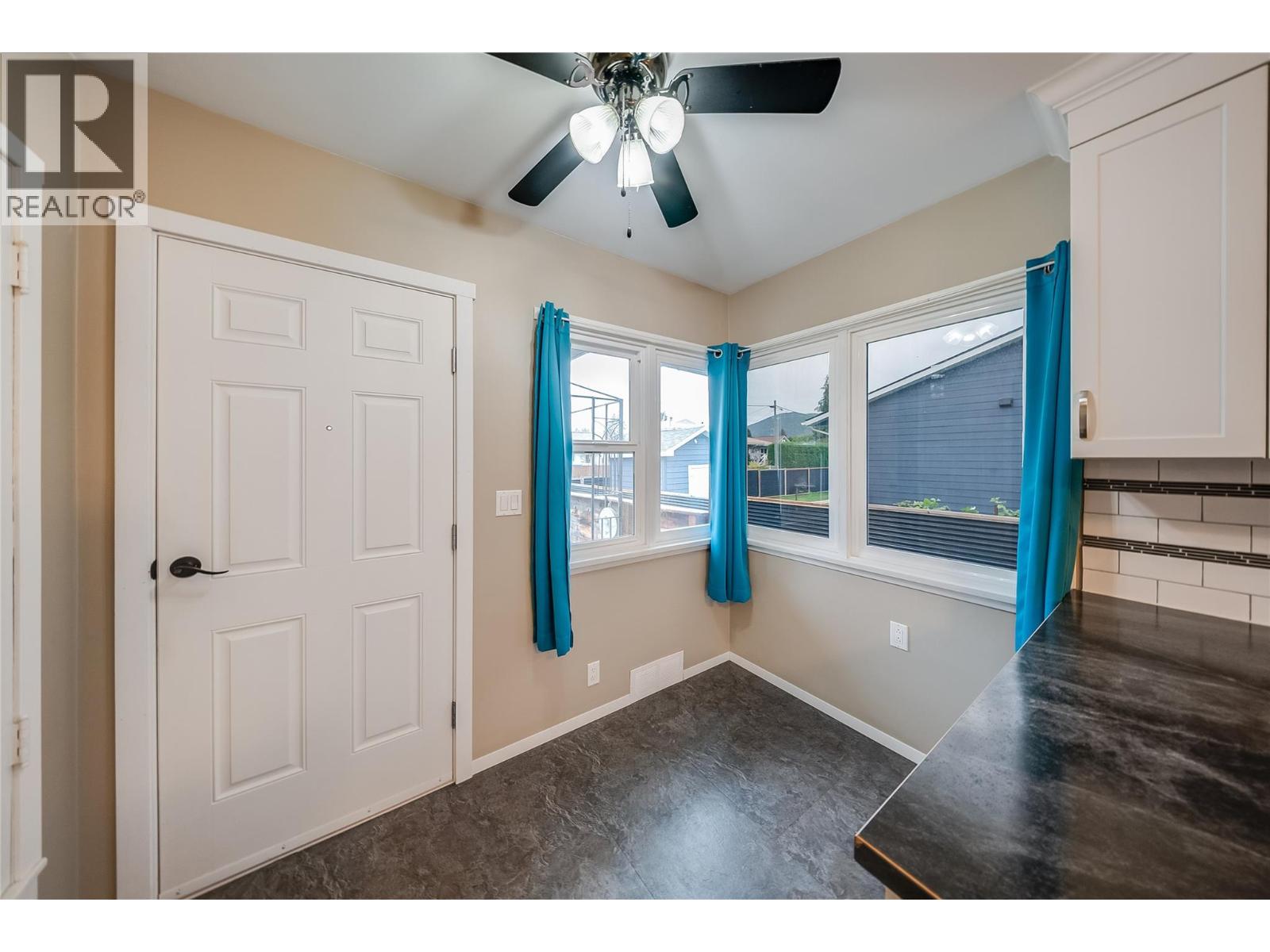 735 10th Avenue, Montrose, British Columbia  V0G 1P0 - Photo 11 - 10402231