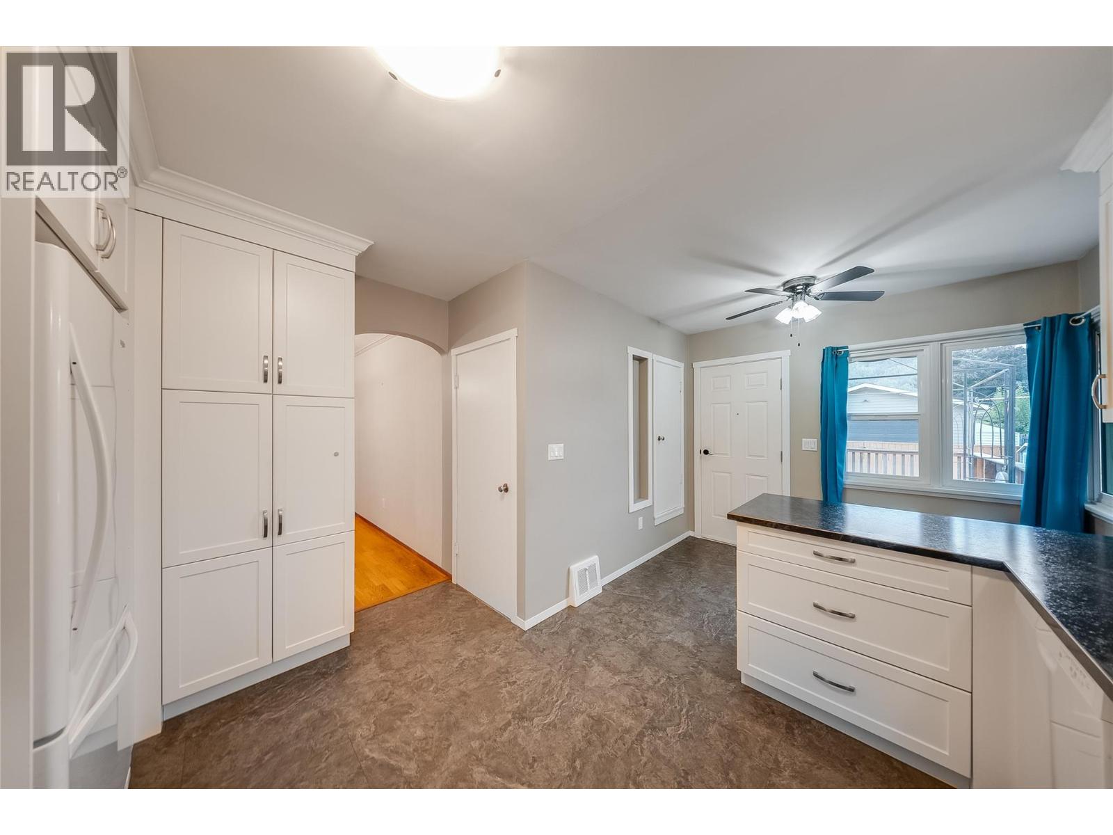 735 10th Avenue, Montrose, British Columbia  V0G 1P0 - Photo 14 - 10402231