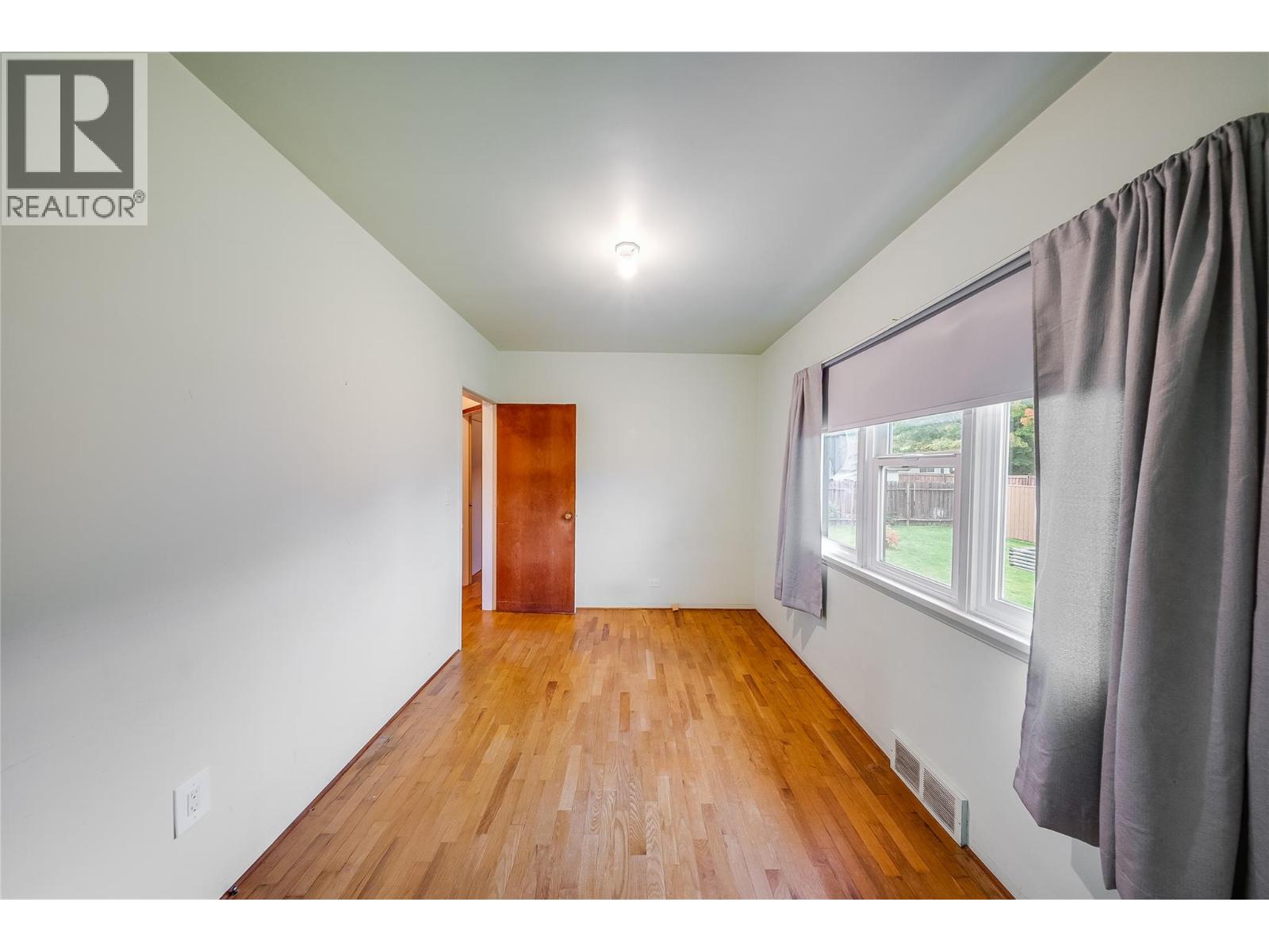735 10th Avenue, Montrose, British Columbia  V0G 1P0 - Photo 16 - 10402231