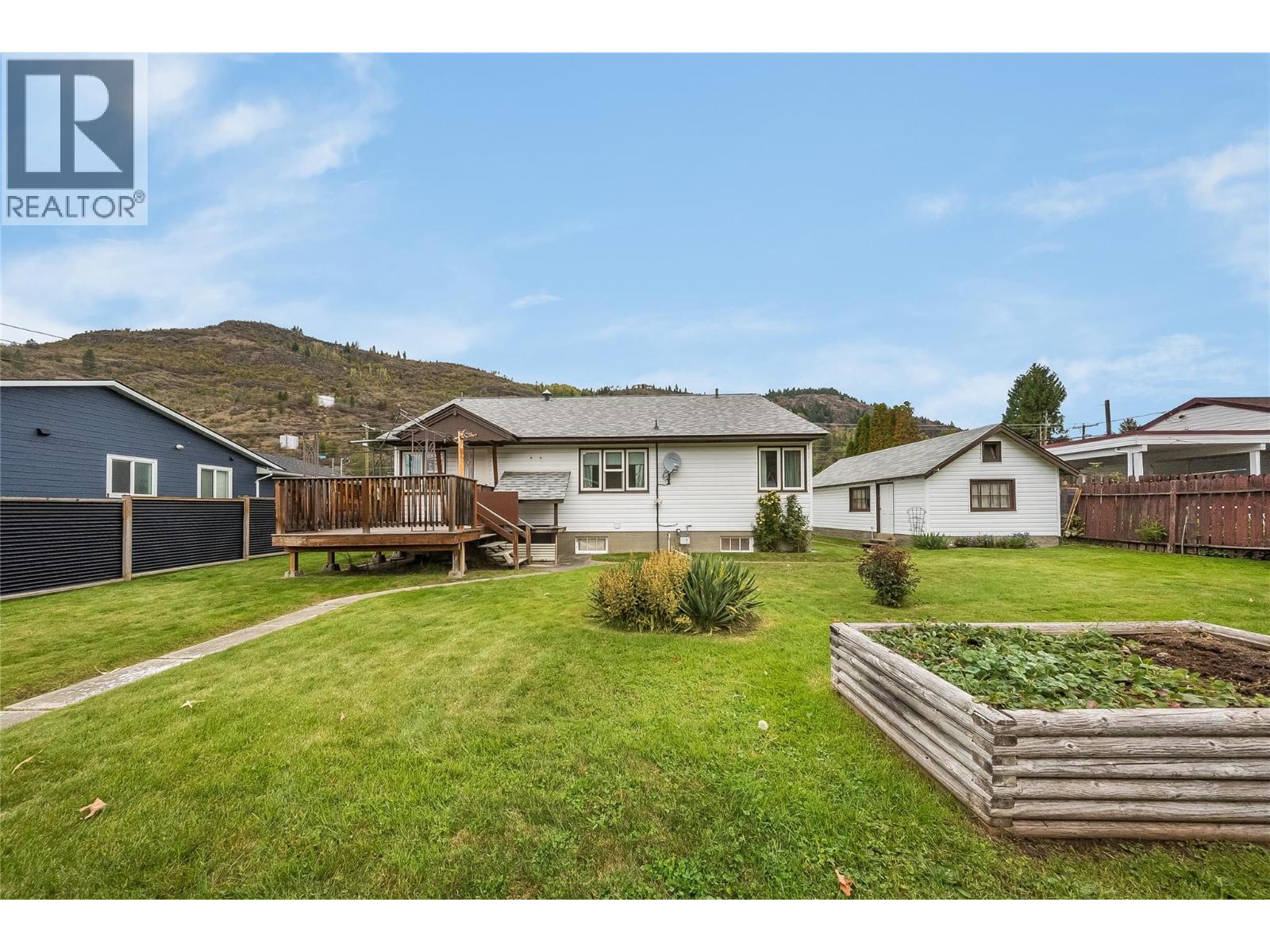 735 10th Avenue, Montrose, British Columbia  V0G 1P0 - Photo 38 - 10402231