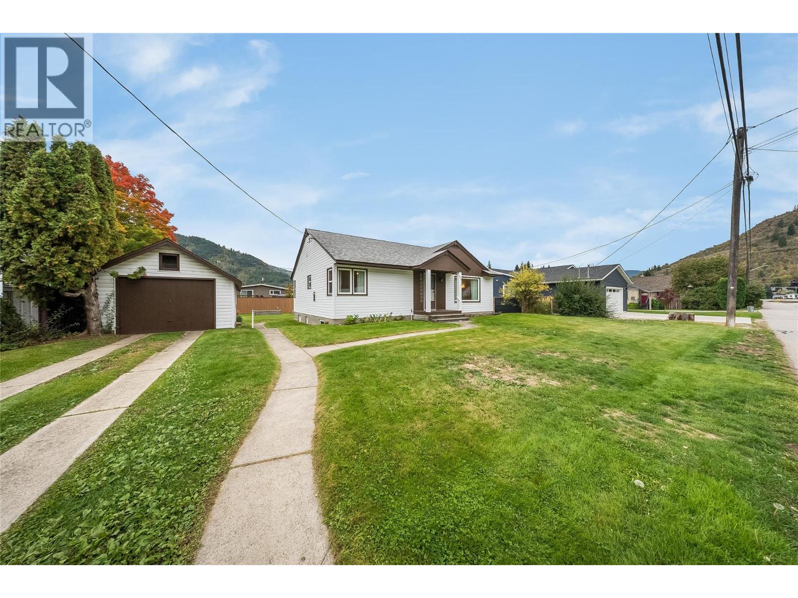 735 10th Avenue, Montrose, British Columbia  V0G 1P0 - Photo 41 - 10402231