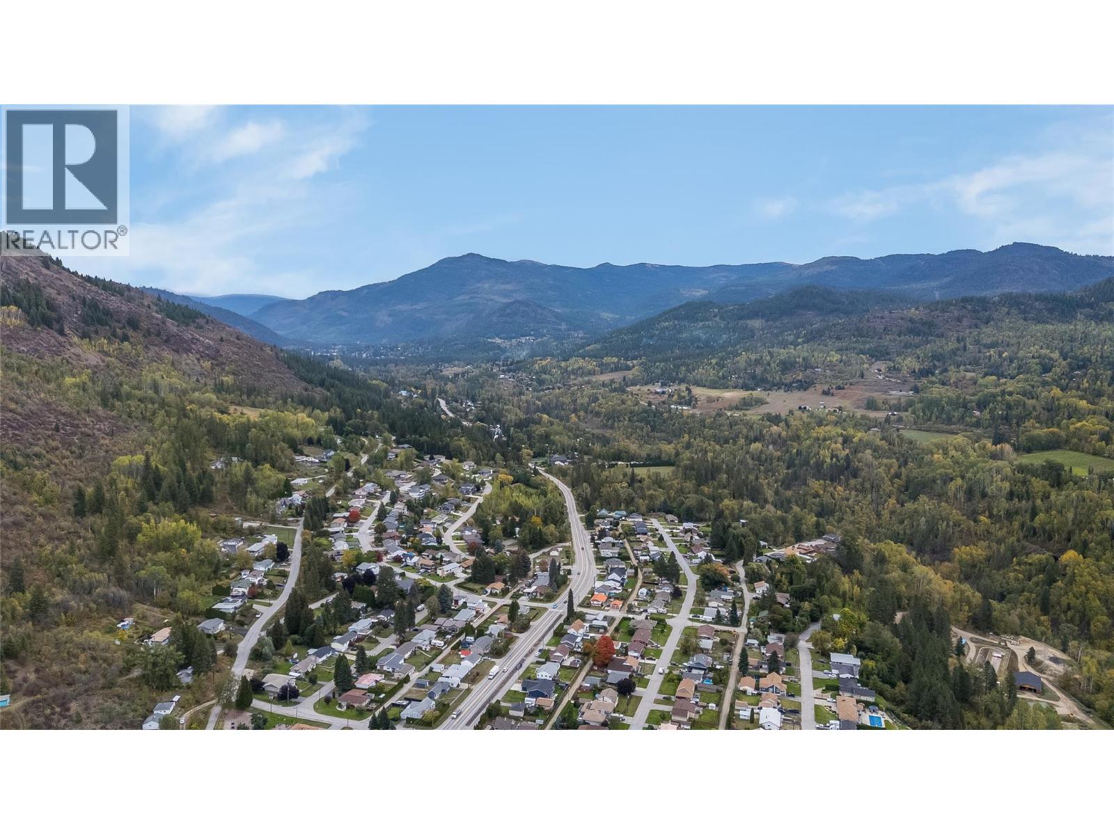 735 10th Avenue, Montrose, British Columbia  V0G 1P0 - Photo 46 - 10402231