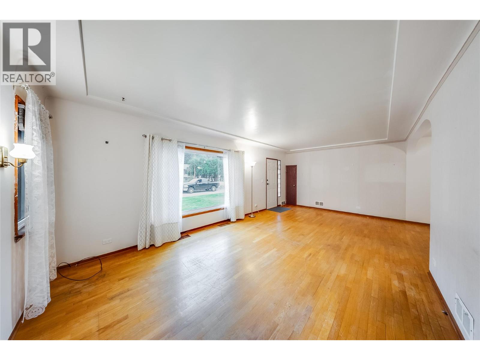 735 10th Avenue, Montrose, British Columbia  V0G 1P0 - Photo 6 - 10402231