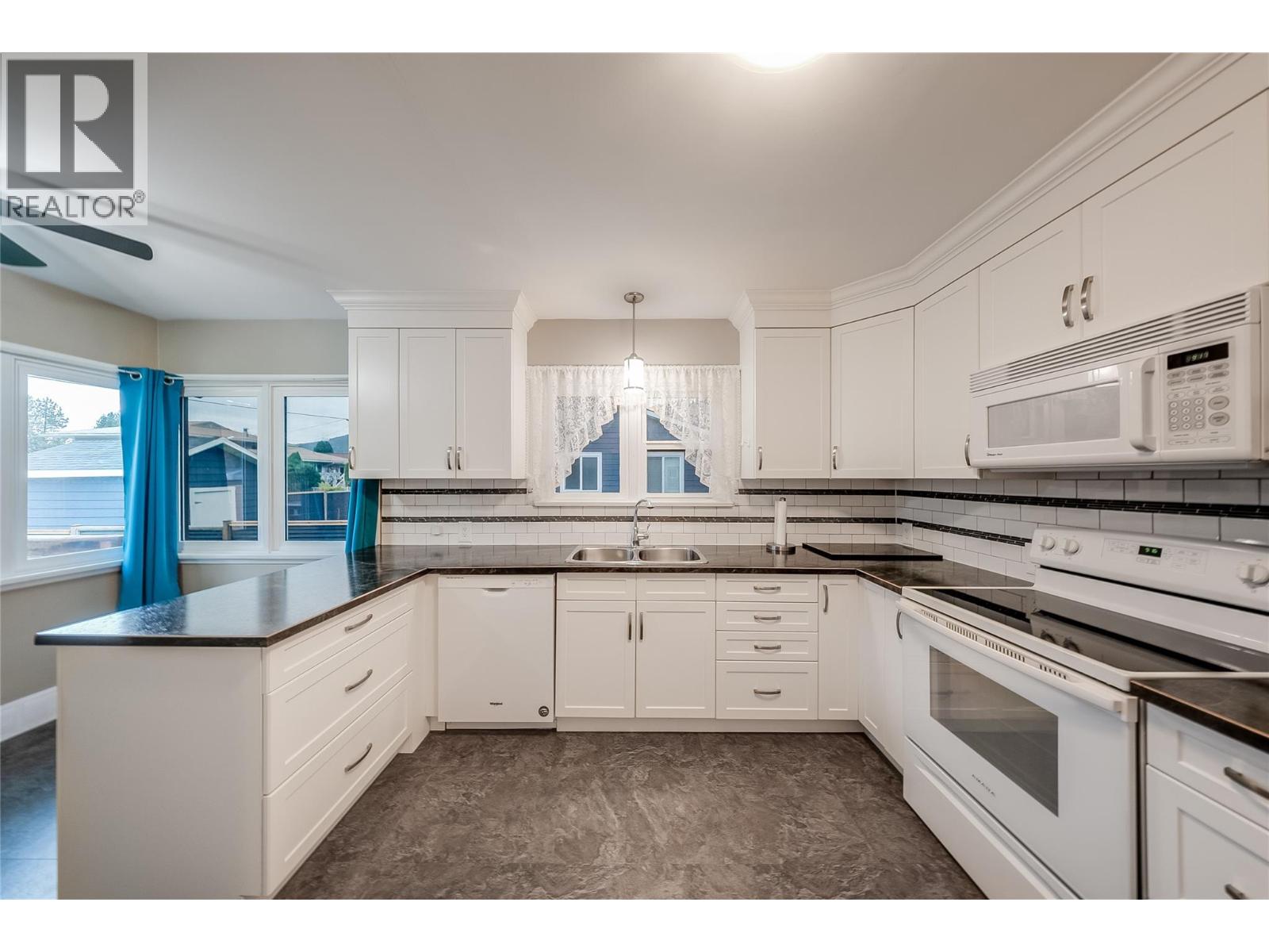735 10th Avenue, Montrose, British Columbia  V0G 1P0 - Photo 9 - 10402231