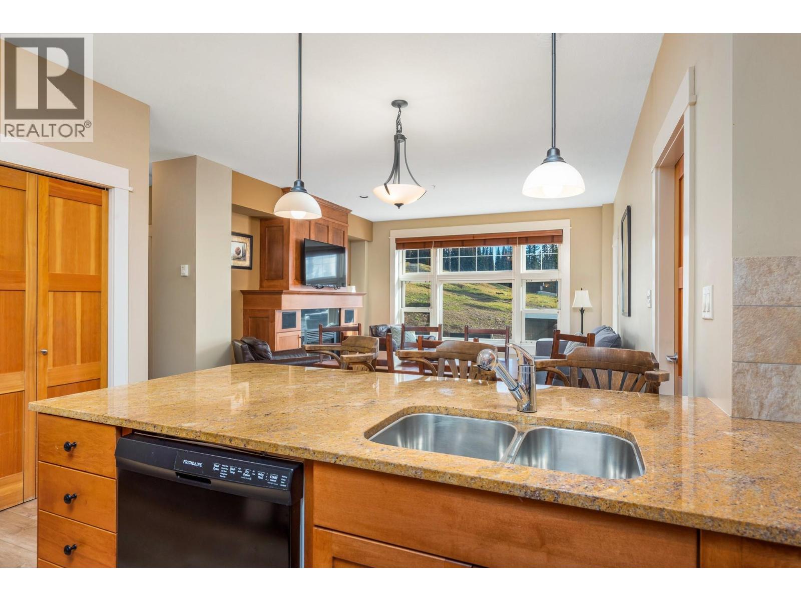 170 Silver Lode Lane Lane Unit# 105, Silver Star, British Columbia  V1B 3M1 - Photo 5 - 10401721
