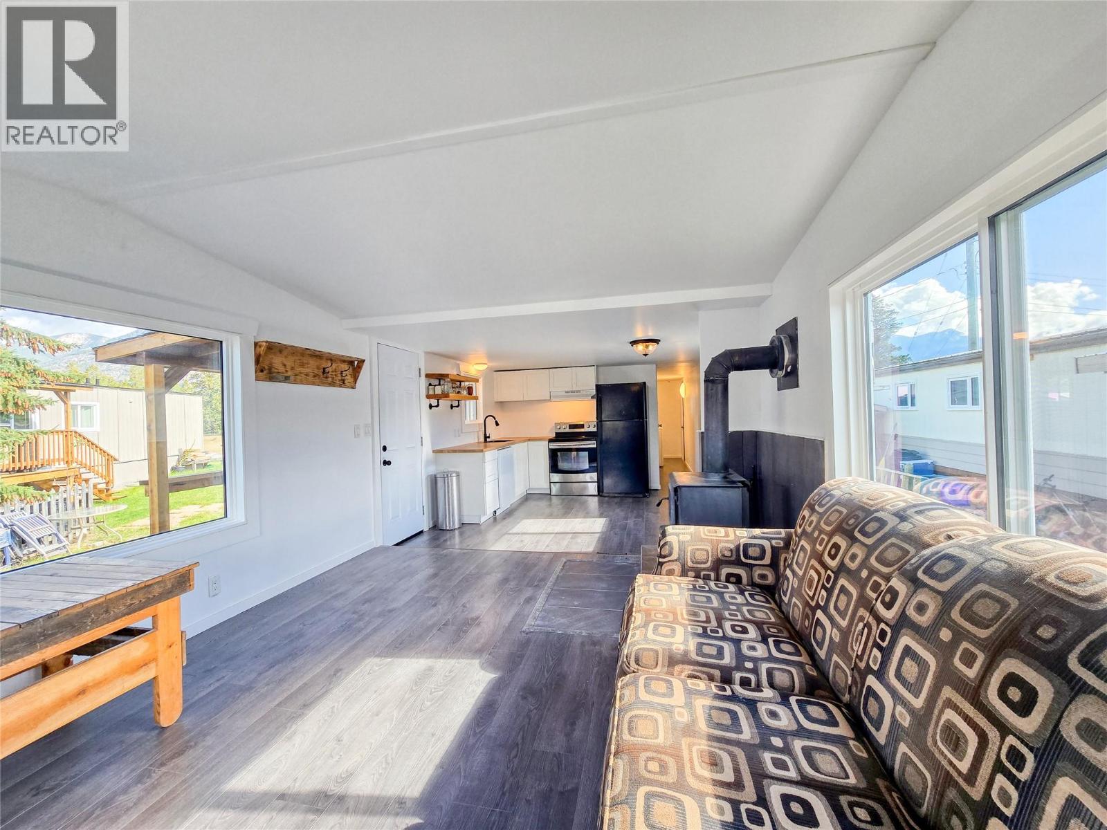 4775 Wood Lane Unit# 30, Windermere, British Columbia  V0B 2L2 - Photo 2 - 10402328