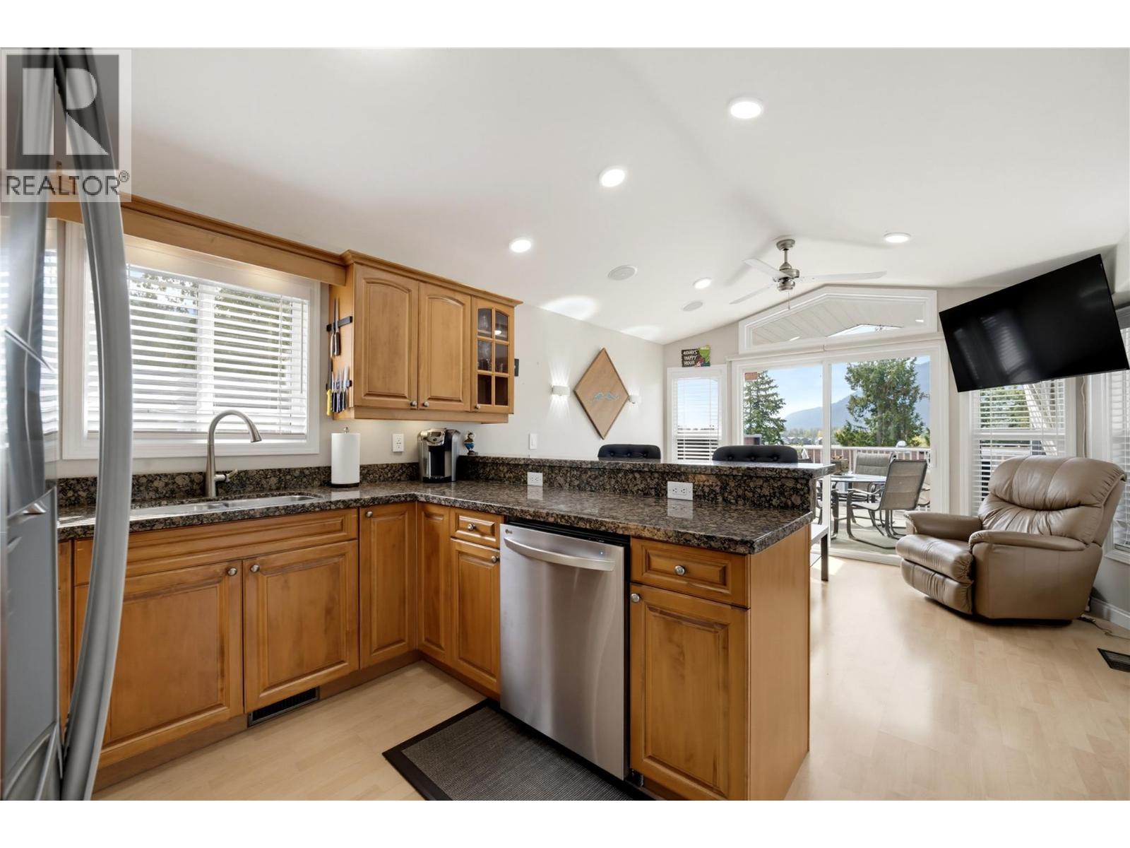 8242 97a Highway Unit# 65, Mara, British Columbia  V0E 2K0 - Photo 16 - 10402393