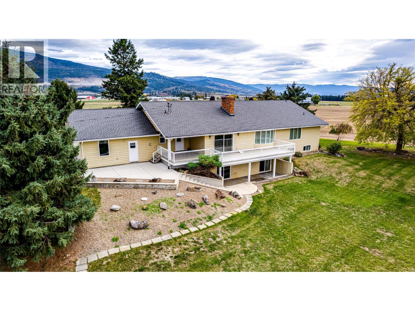 683 Clinton Road, Spallumcheen, British Columbia  V4Y 0P3 - Photo 1 - 10402165