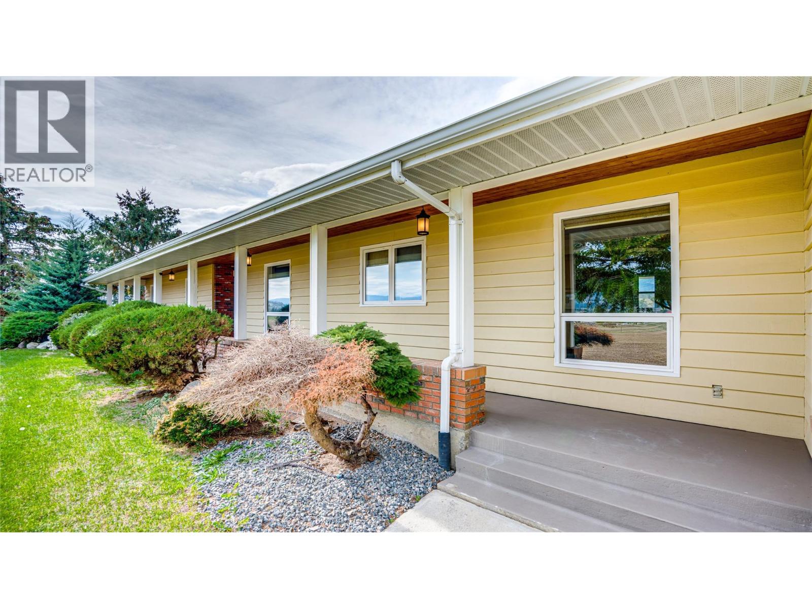 683 Clinton Road, Spallumcheen, British Columbia  V4Y 0P3 - Photo 3 - 10402165