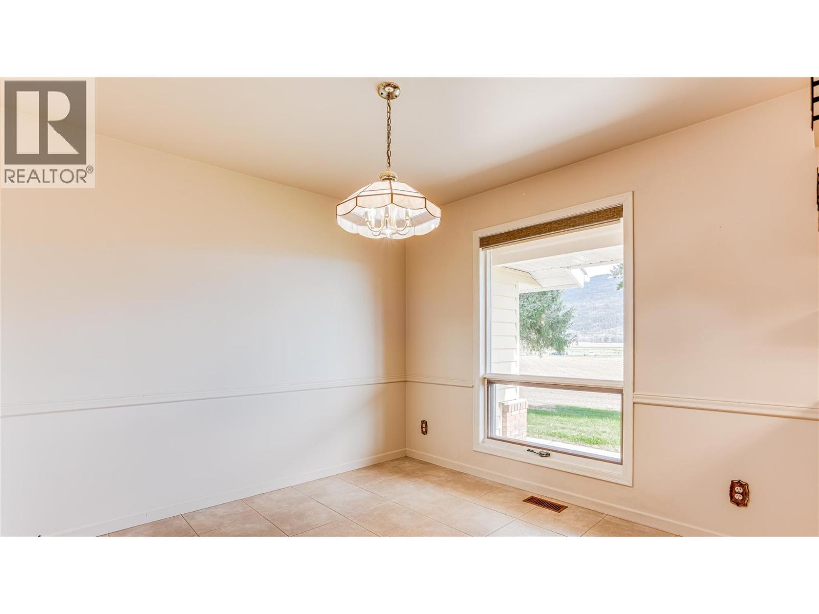 683 Clinton Road, Spallumcheen, British Columbia  V4Y 0P3 - Photo 34 - 10402165