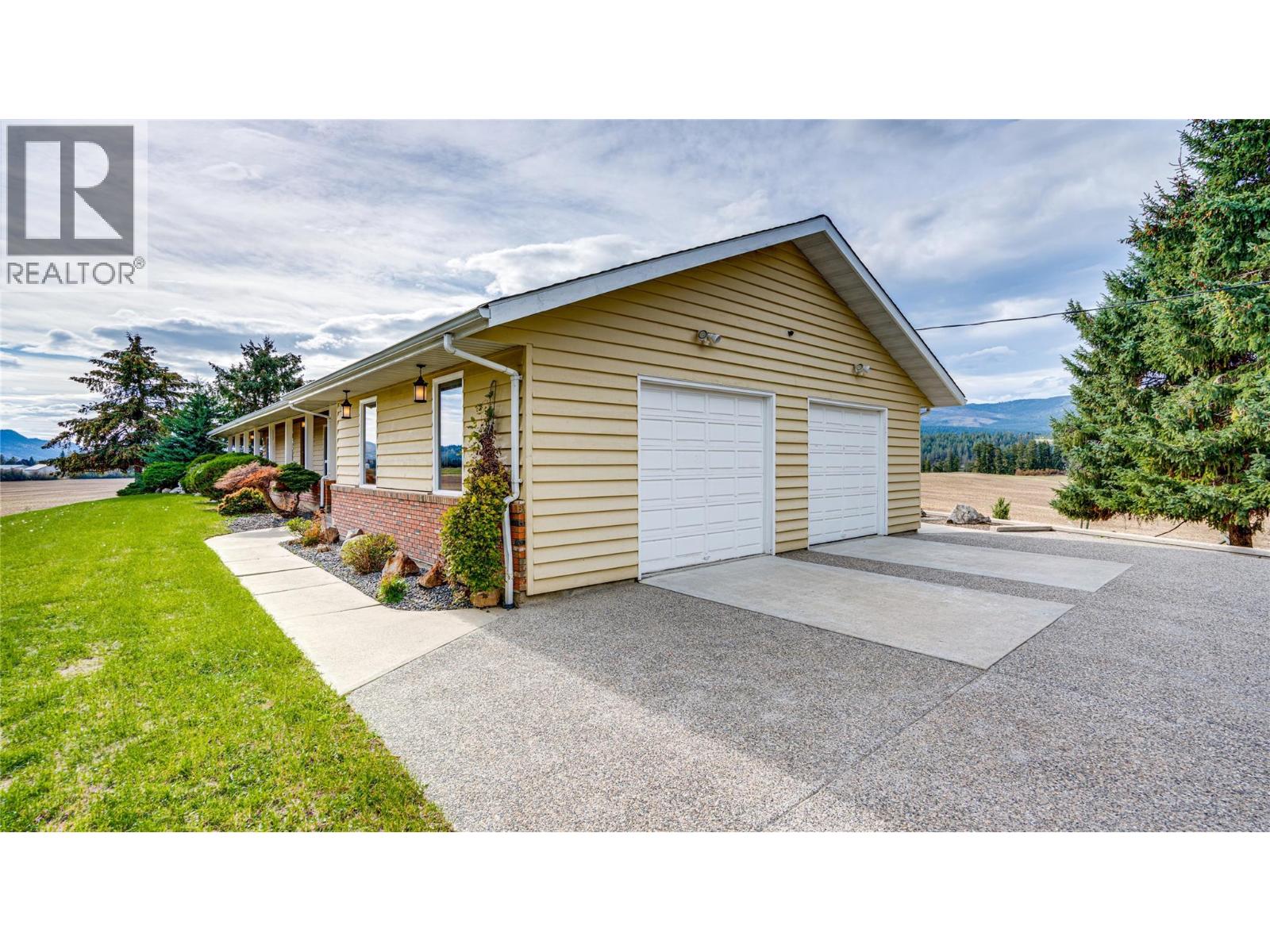 683 Clinton Road, Spallumcheen, British Columbia  V4Y 0P3 - Photo 5 - 10402165