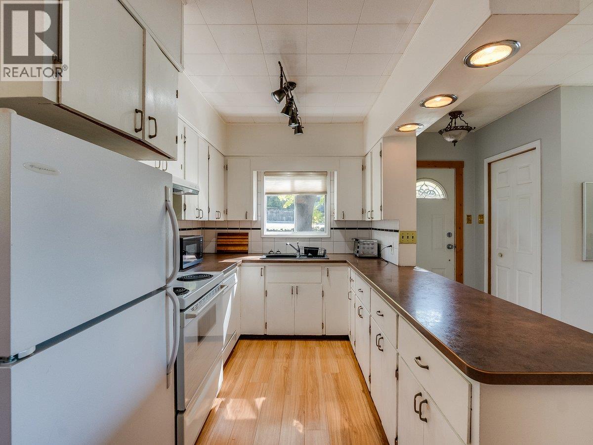 904 Fifth Street, Nelson, British Columbia  V1L 2X8 - Photo 10 - 10402421