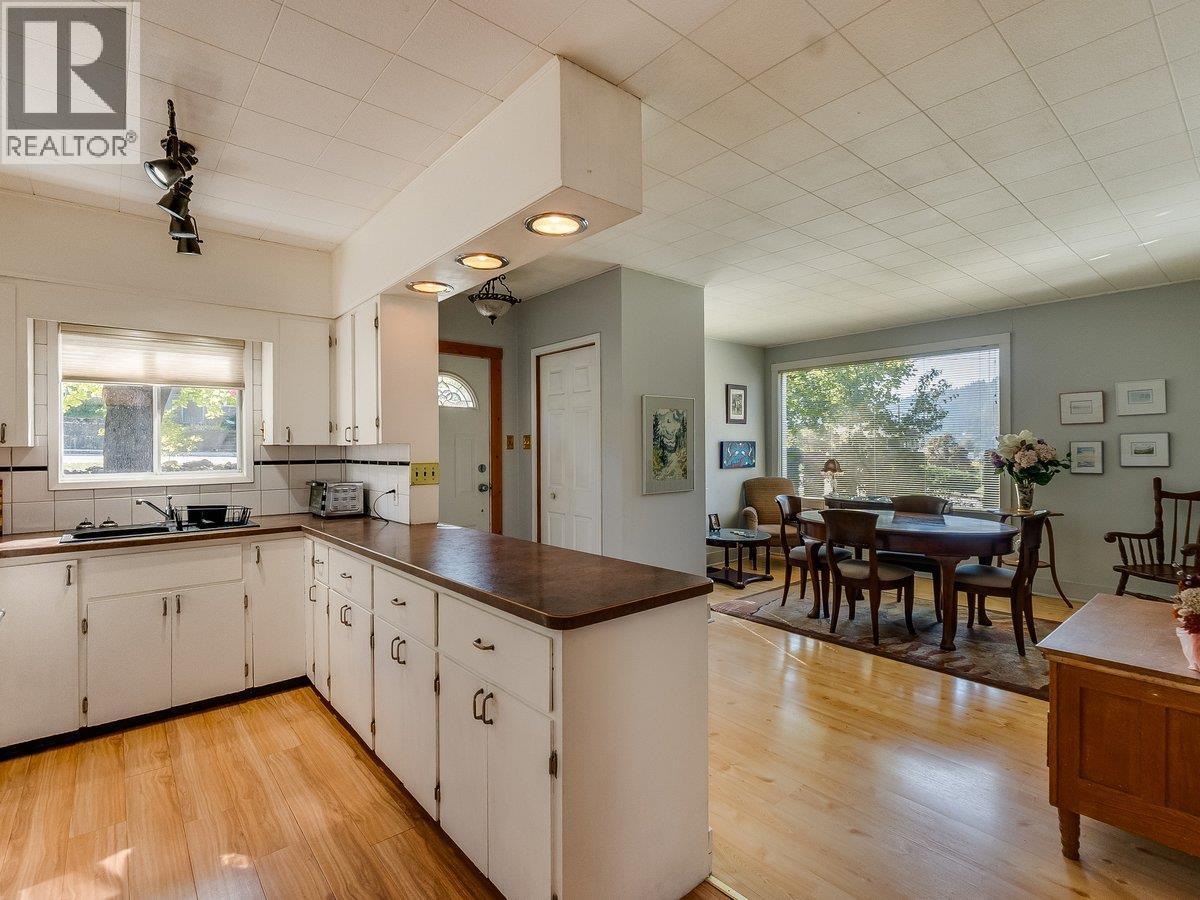 904 Fifth Street, Nelson, British Columbia  V1L 2X8 - Photo 13 - 10402421