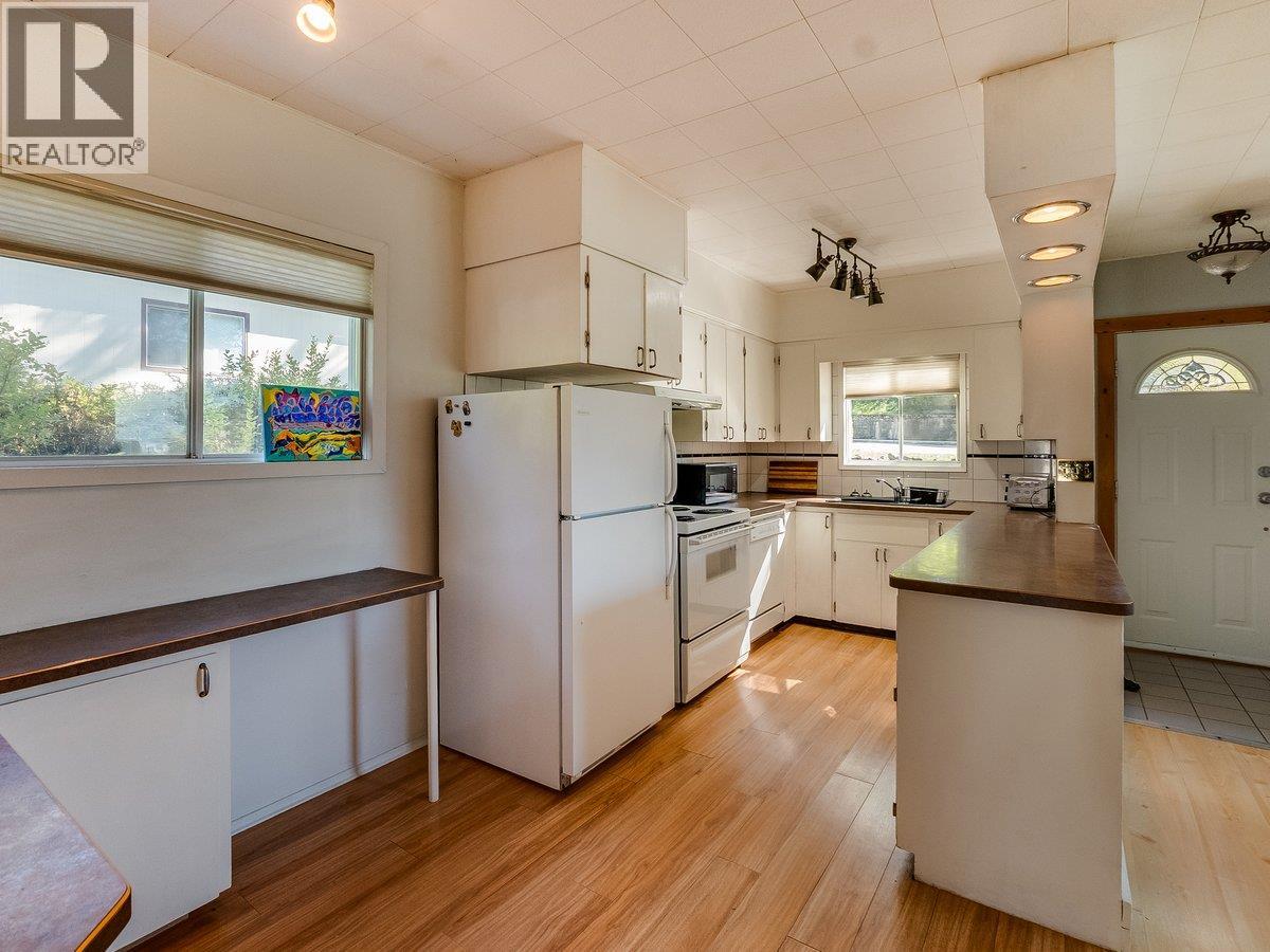 904 Fifth Street, Nelson, British Columbia  V1L 2X8 - Photo 14 - 10402421
